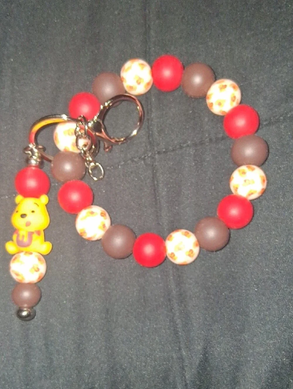 💎NWOT Beaded Bear Charm Keyring Bracelet Pooh Bear with Red Brown & Cream Beads